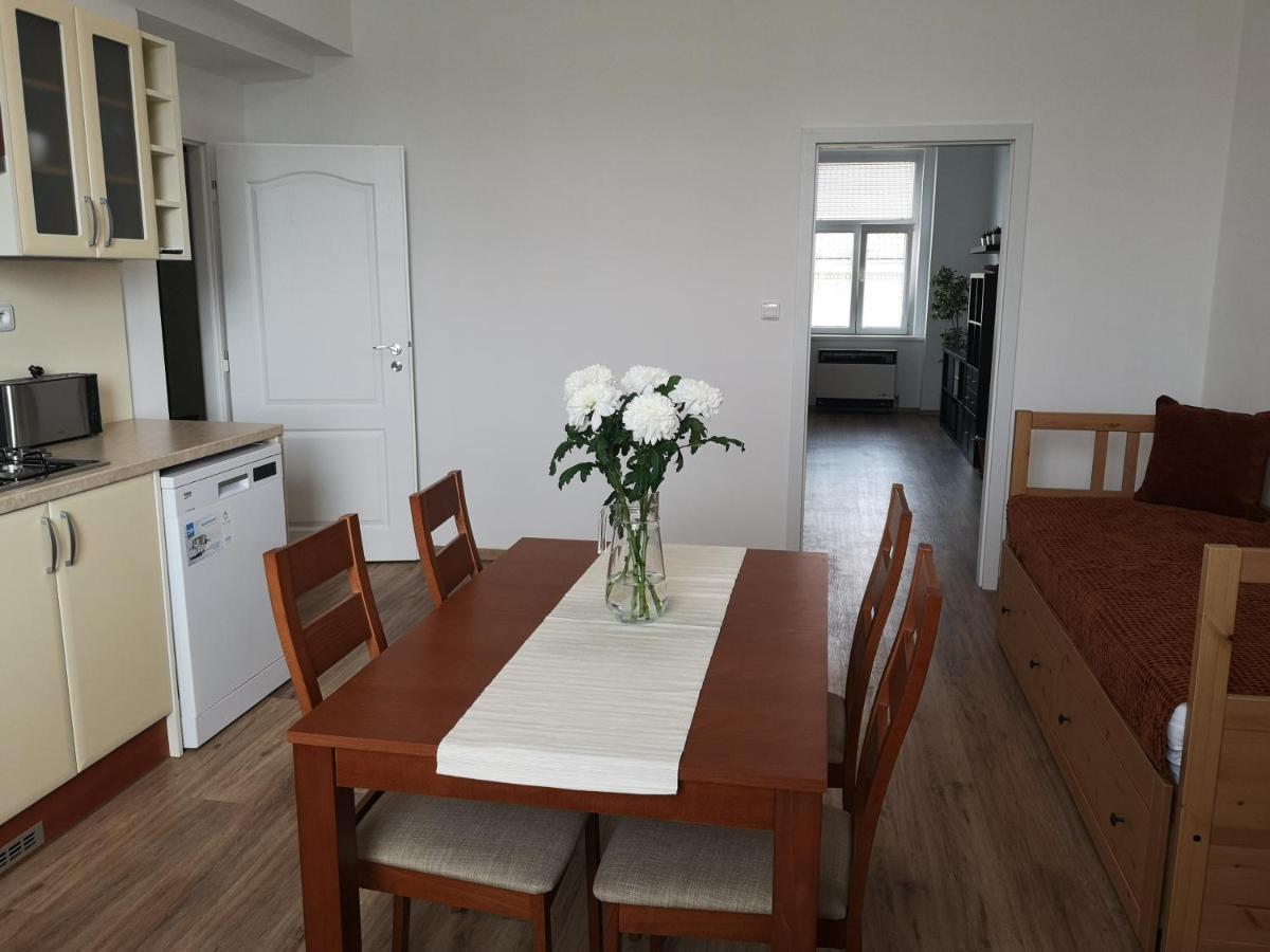 Fine Apartment In Centrum Of Slany With Aircondition Exteriör bild