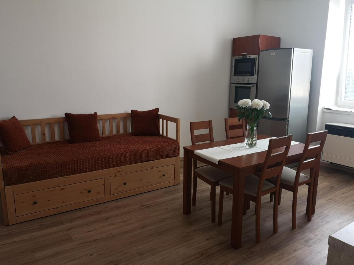 Fine Apartment In Centrum Of Slany With Aircondition Exteriör bild